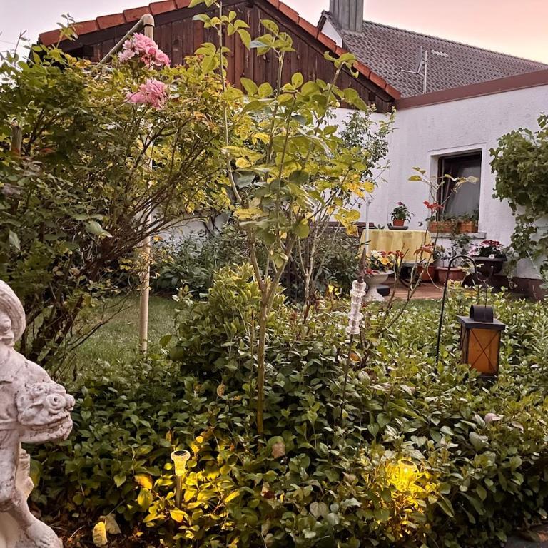 Spacious 3BR House with 2 Parking Spaces & Garden - Haus mit 3 Schlafzimmern - 35