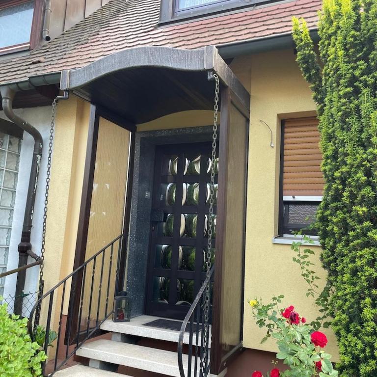 Spacious 3BR House with 2 Parking Spaces & Garden - Haus mit 3 Schlafzimmern - 1