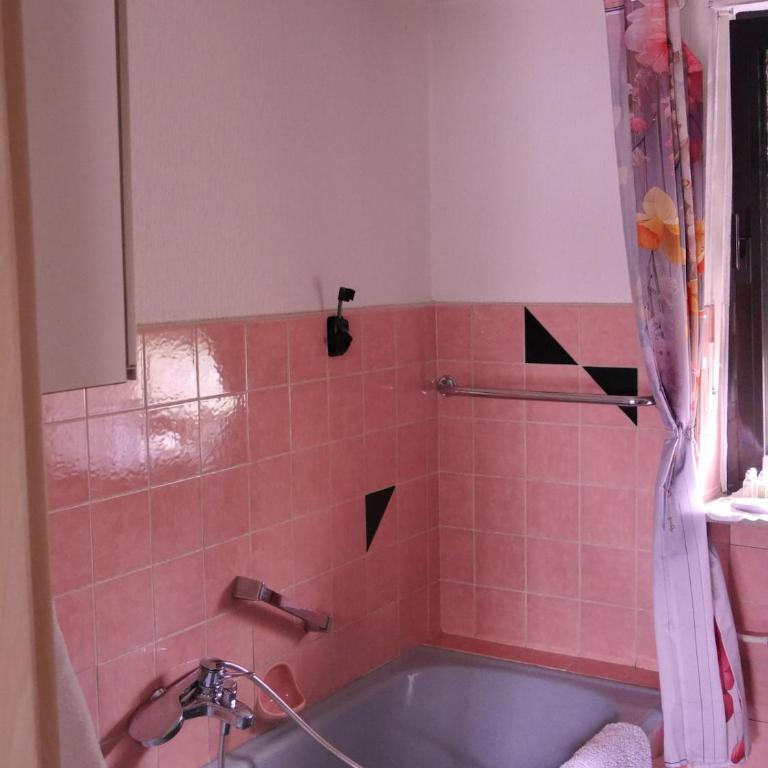 Spacious 3BR House with 2 Parking Spaces & Garden - Haus mit 3 Schlafzimmern - 34