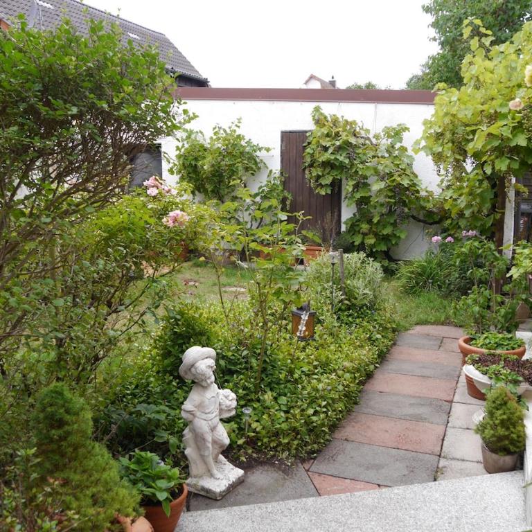 Spacious 3BR House with 2 Parking Spaces & Garden - Haus mit 3 Schlafzimmern - 37
