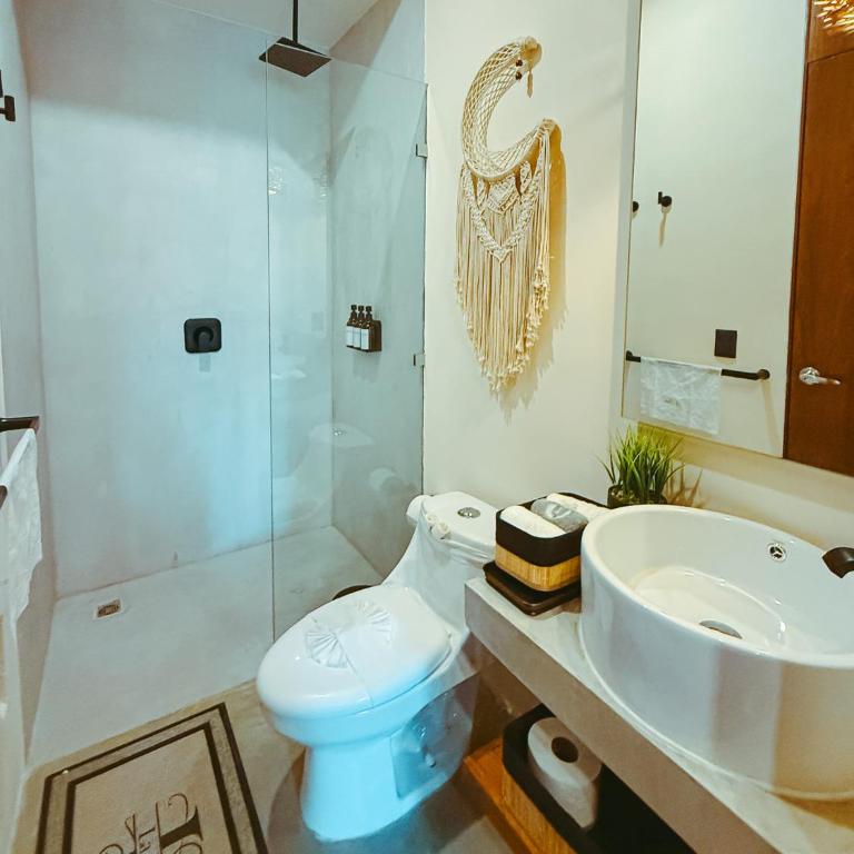 La Linda Luxury Two Story Apartment Huge Terrace Next to the Pool - Two-Bedroom Deluxe Apartment with Garden View - 9
