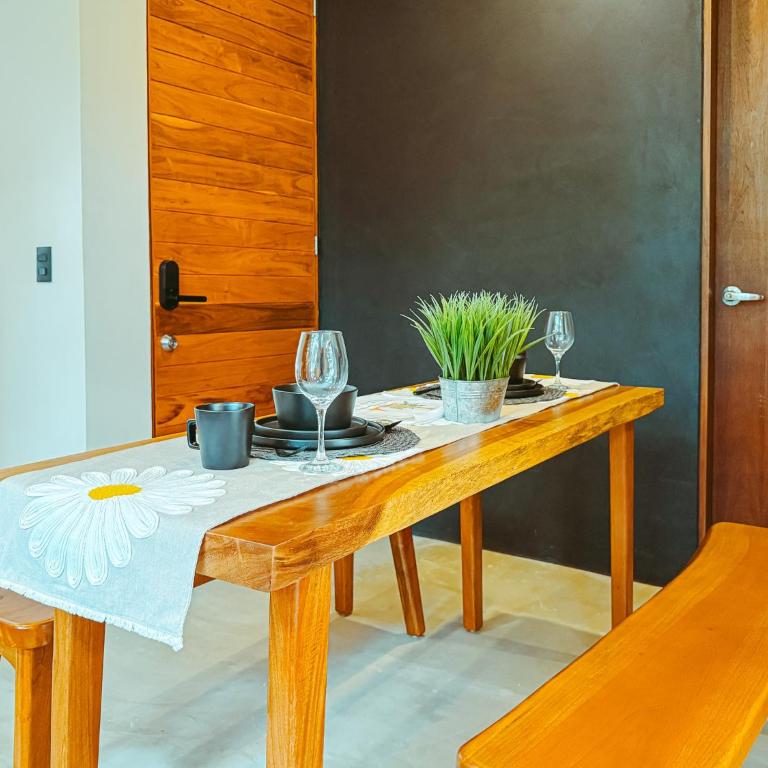 La Linda Luxury Two Story Apartment Huge Terrace Next to the Pool - Two-Bedroom Deluxe Apartment with Garden View - 13