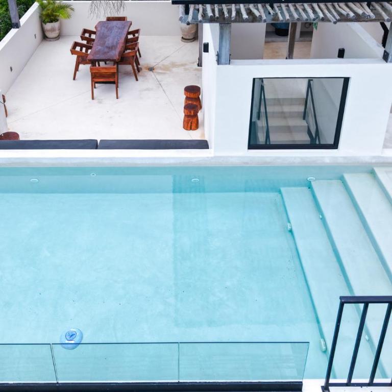 La Linda Luxury Two Story Apartment Huge Terrace Next to the Pool - Two-Bedroom Deluxe Apartment with Garden View - 5