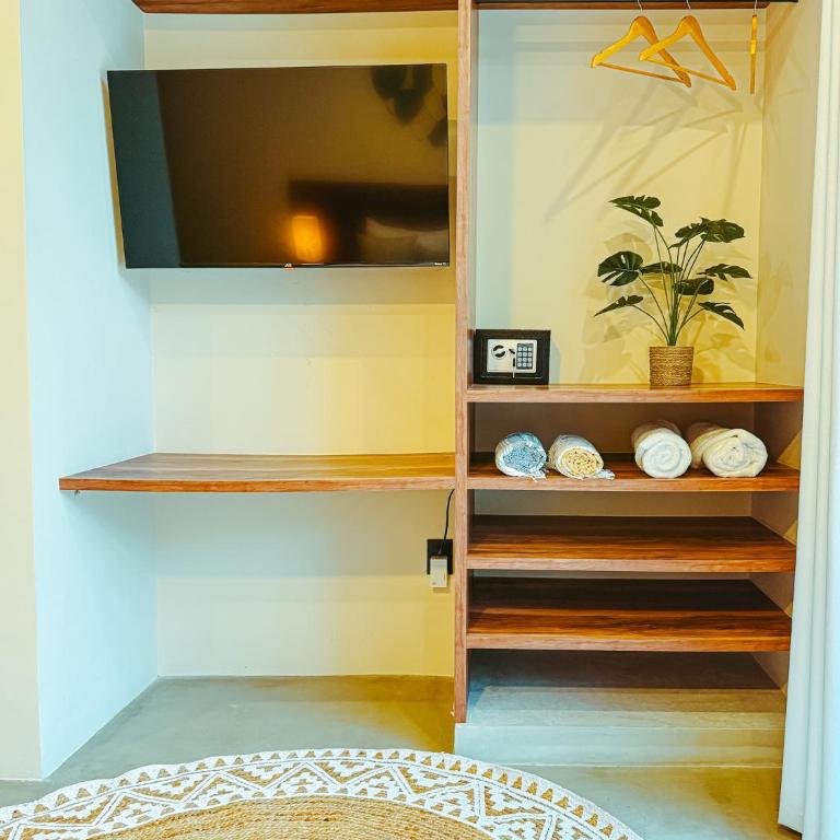 La Linda Luxury Two Story Apartment Huge Terrace Next to the Pool - Two-Bedroom Deluxe Apartment with Garden View - 32