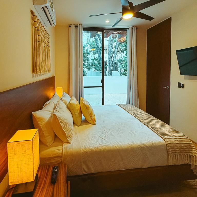 La Linda Luxury Two Story Apartment Huge Terrace Next to the Pool - Two-Bedroom Deluxe Apartment with Garden View - 33