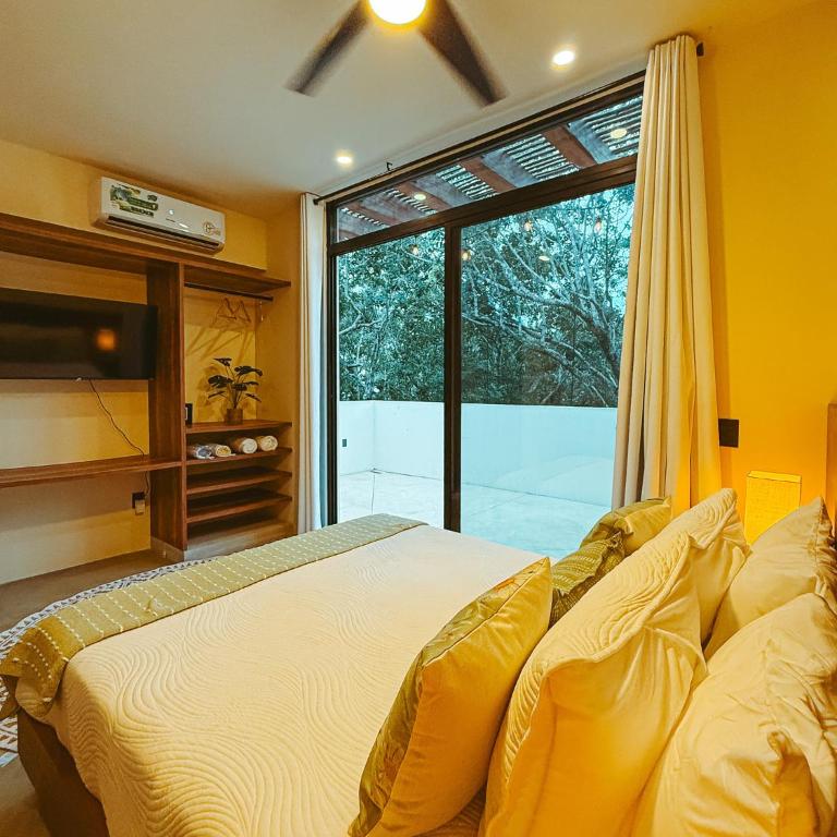 La Linda Luxury Two Story Apartment Huge Terrace Next to the Pool - Two-Bedroom Deluxe Apartment with Garden View - 37