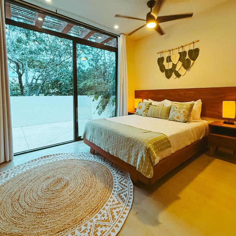 La Linda Luxury Two Story Apartment Huge Terrace Next to the Pool - Two-Bedroom Deluxe Apartment with Garden View - 43