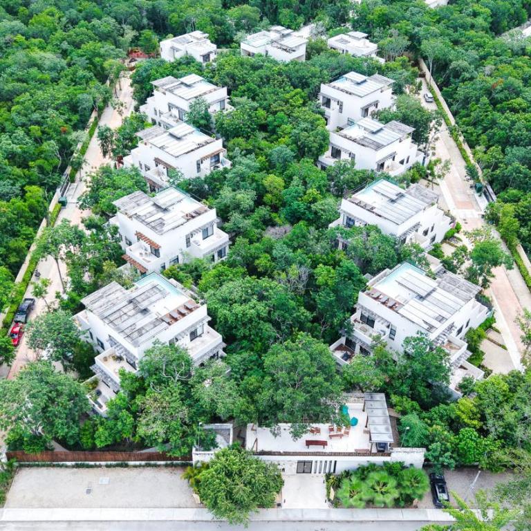 La Linda Luxury Two Story Apartment Huge Terrace Next to the Pool - Two-Bedroom Deluxe Apartment with Garden View - 45