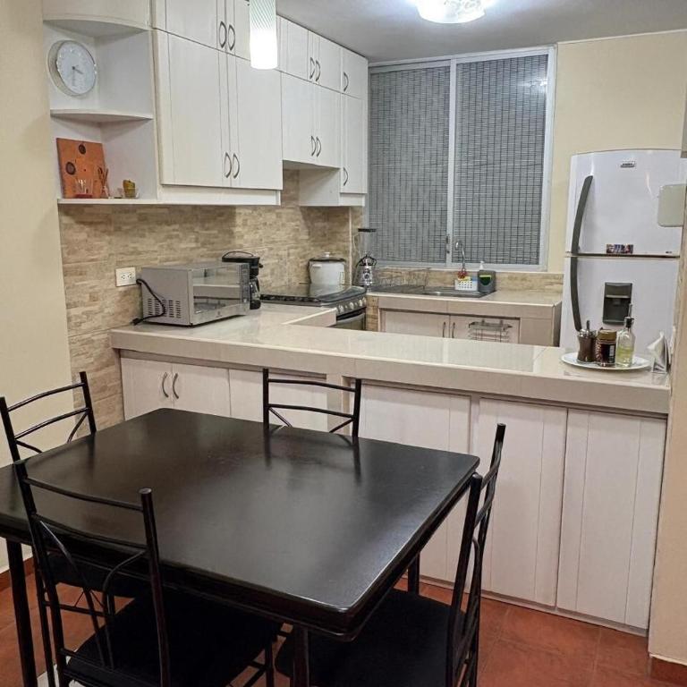 Departamento en Tonsupa - Two-Bedroom Apartment with Balcony - 2