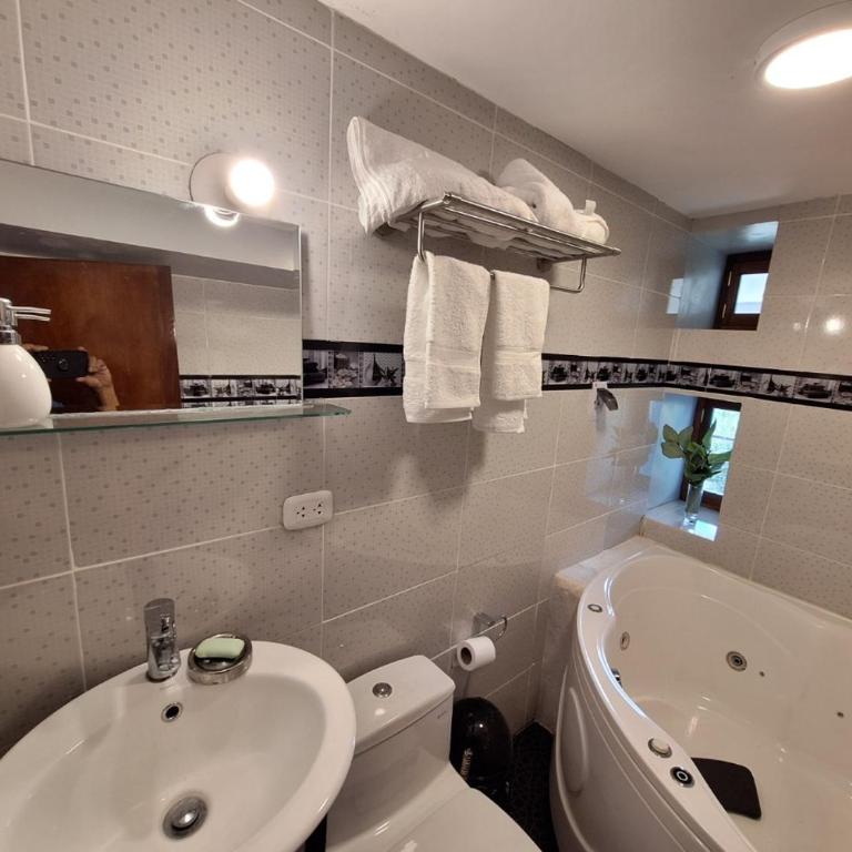 Luxury refuge with jacuzzi and epic views - Two-Bedroom House - 38