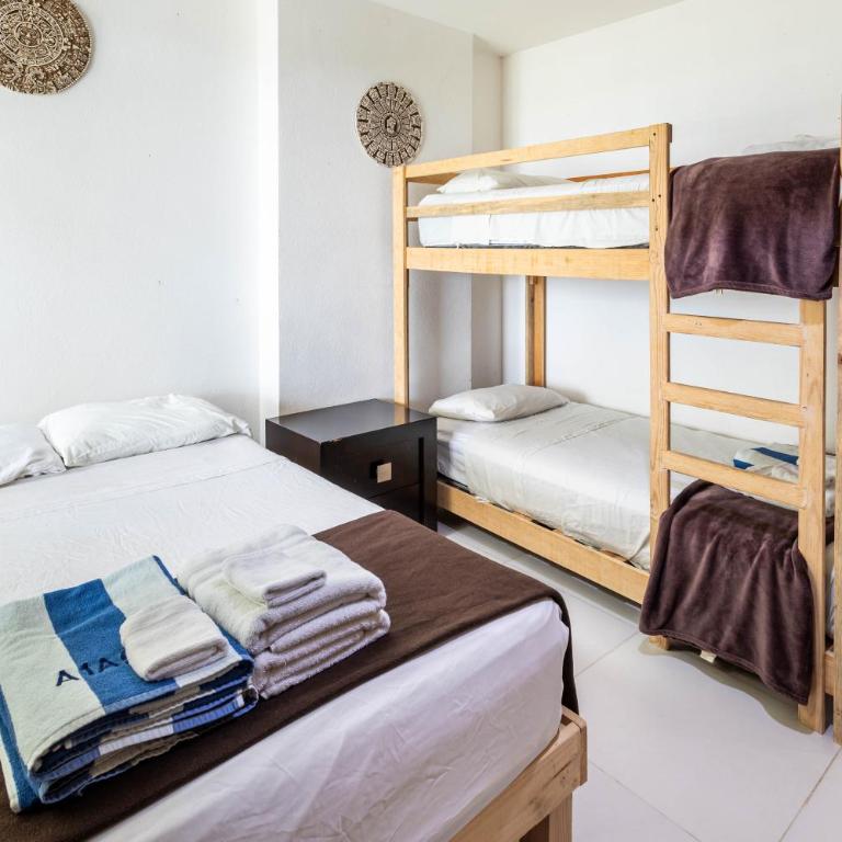 Beachfront Condo AC Pool WiFi Laundry - Apartamento de 2 dormitorios con balcón y vistas al mar - 16