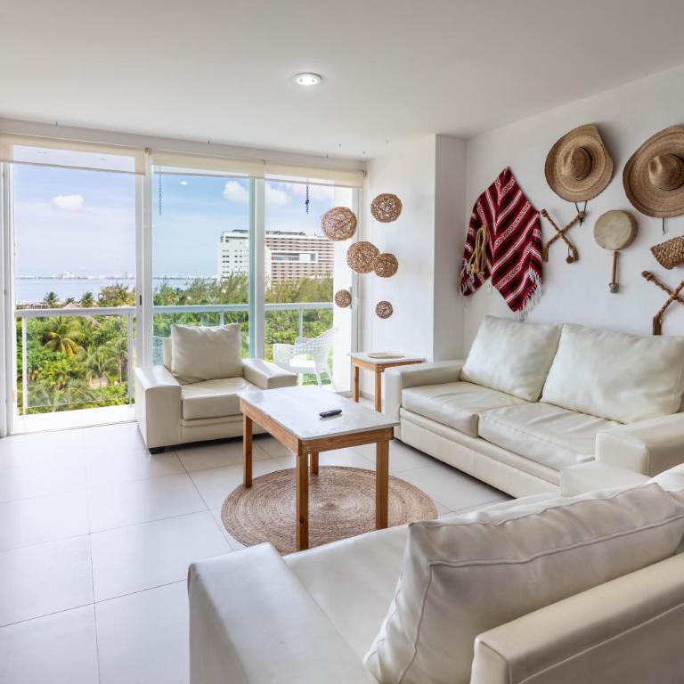 Beachfront Condo AC Pool WiFi Laundry - Apartamento de 2 dormitorios con balcón y vistas al mar - 1