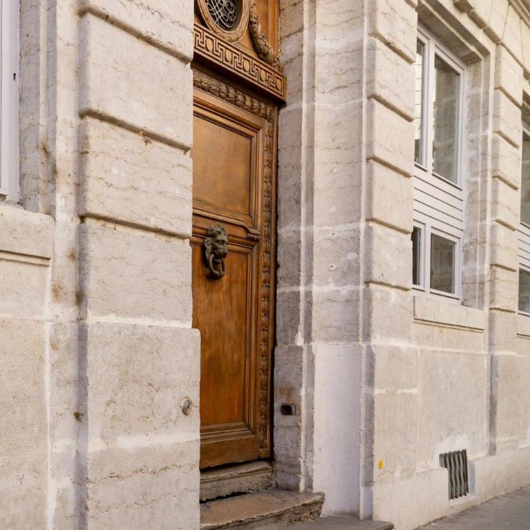 Le Haussman 4 places - Louis Pradel - Netflix - Appartement - 14