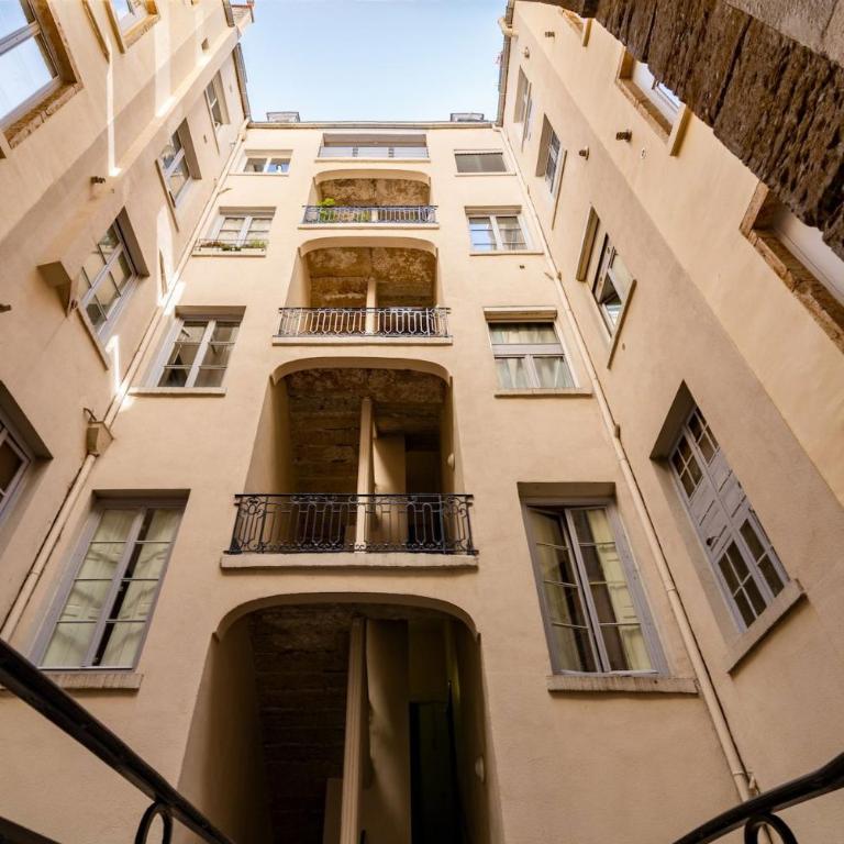 Le Haussman 4 places - Louis Pradel - Netflix - Appartement - 15