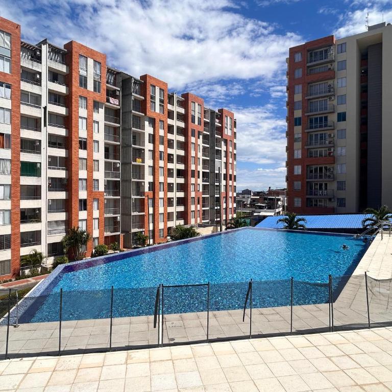 Espectacular Apartamento vía el Peñón - Three-Bedroom Apartment - 2
