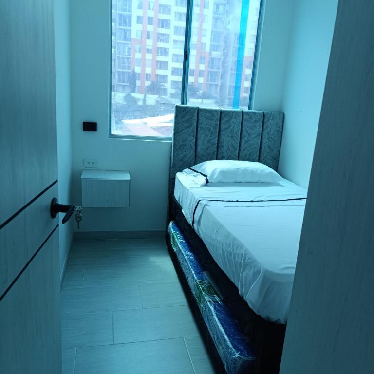 Espectacular Apartamento vía el Peñón - Three-Bedroom Apartment - 12