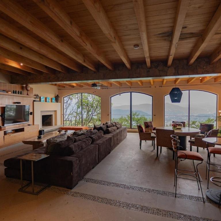 Casa Mahalo Views and Comfort El Santuario 4 BR - Casa - 2