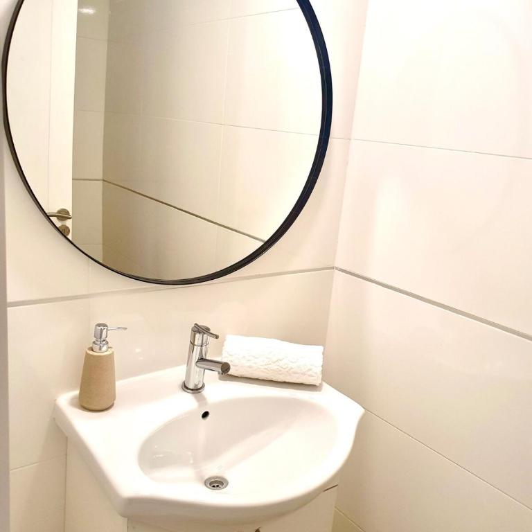 Dpto Amplio y Moderno, frente al Mar, con Cochera - Apartamento de 2 dormitorios - 16