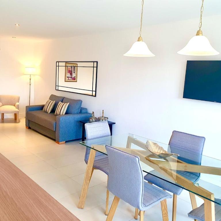 Dpto Amplio y Moderno, frente al Mar, con Cochera - Apartamento de 2 dormitorios - 21