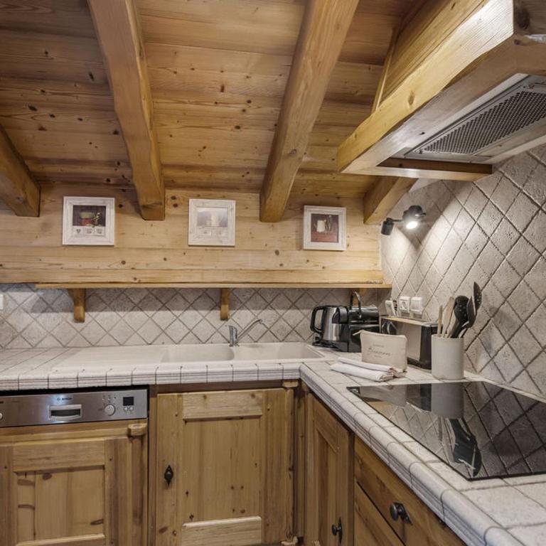 Chalet indépendant à Courchevel 1650 avec sauna, 4 chambres, parking - FR-1-563-162 - Chalet - 4