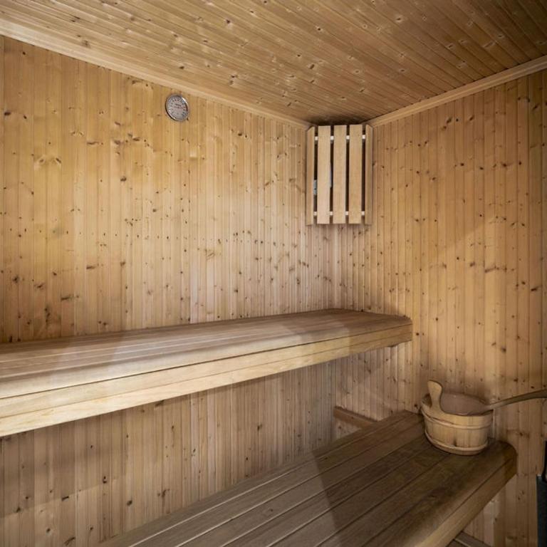 Chalet indépendant à Courchevel 1650 avec sauna, 4 chambres, parking - FR-1-563-162 - Chalet - 10