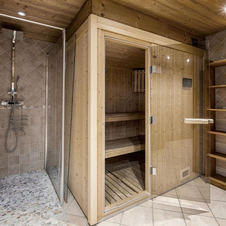 Chalet indépendant à Courchevel 1650 avec sauna, 4 chambres, parking - FR-1-563-162 - Chalet - 12