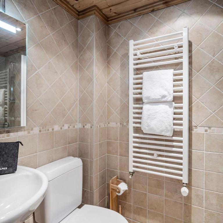 Chalet indépendant à Courchevel 1650 avec sauna, 4 chambres, parking - FR-1-563-162 - Chalet - 13