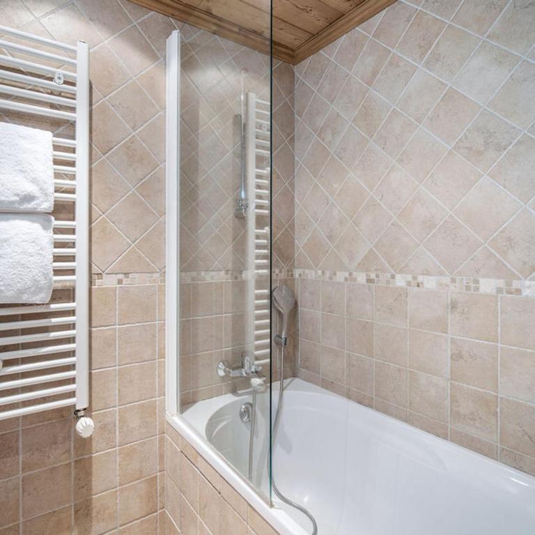 Chalet indépendant à Courchevel 1650 avec sauna, 4 chambres, parking - FR-1-563-162 - Chalet - 15