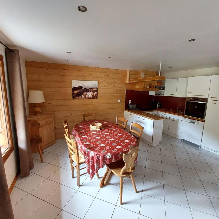 Duplex spacieux 4 pièces pour 8 personnes avec balcon, animaux acceptés - FR-1-263-612 - Apartment - 3