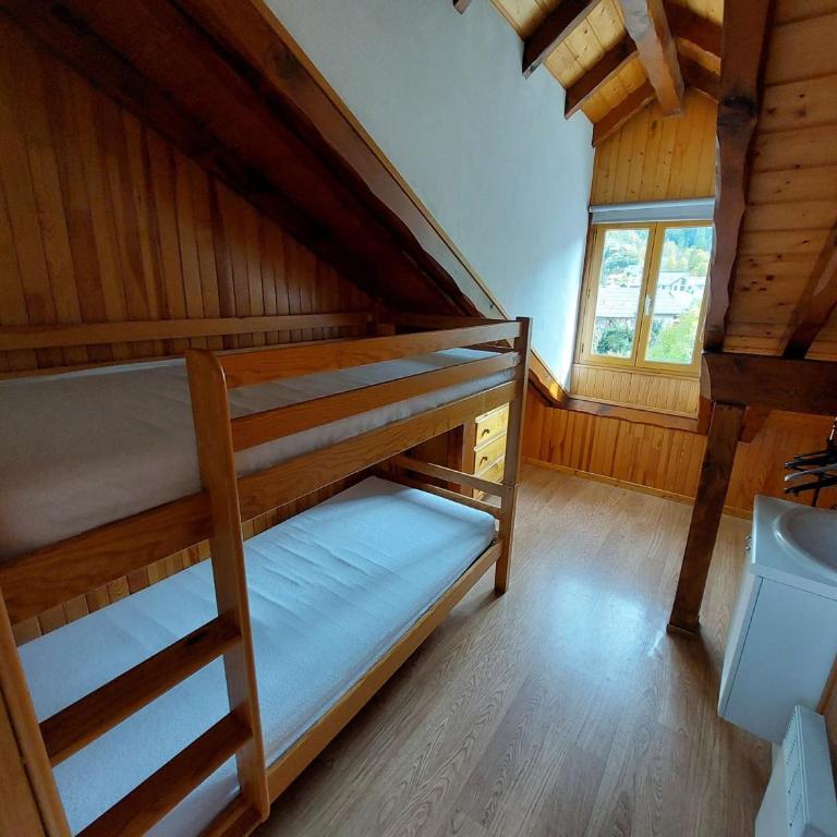 Duplex spacieux 4 pièces pour 8 personnes avec balcon, animaux acceptés - FR-1-263-612 - Apartment - 8