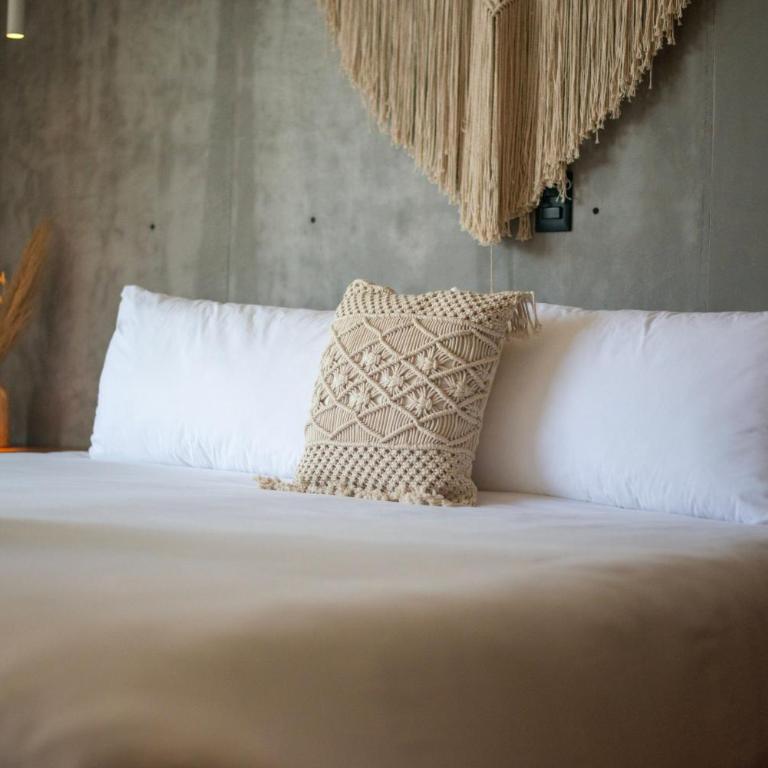 Unwind | Private Balcony & Rooftop Pools | Casago - Apartamento Estudio con cama grande - 19