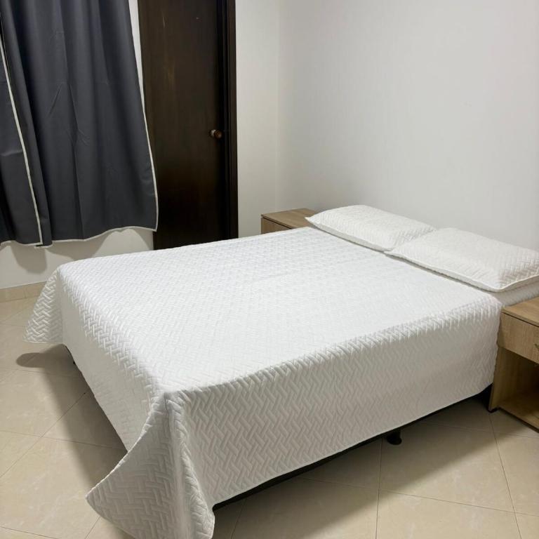 Apto en Laureles, 4 Habitaciones Ideal para Grupos - Apartment - 4