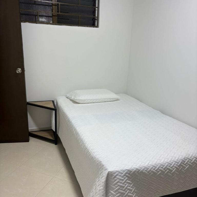 Apto en Laureles, 4 Habitaciones Ideal para Grupos - Apartment - 7