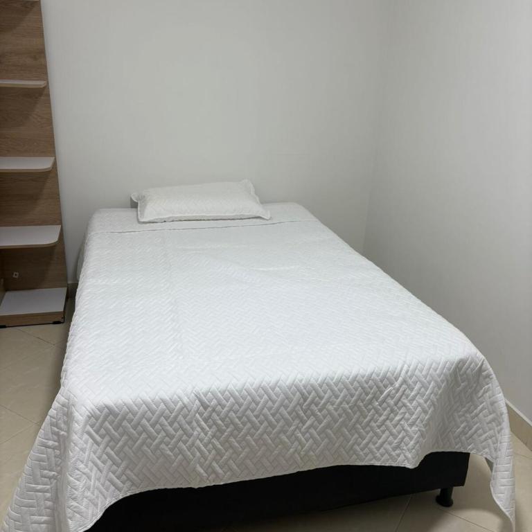 Apto en Laureles, 4 Habitaciones Ideal para Grupos - Apartment - 10