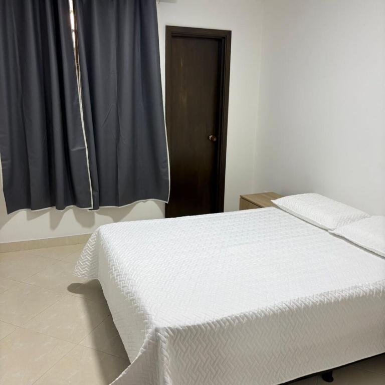 Apto en Laureles, 4 Habitaciones Ideal para Grupos - Apartment - 14