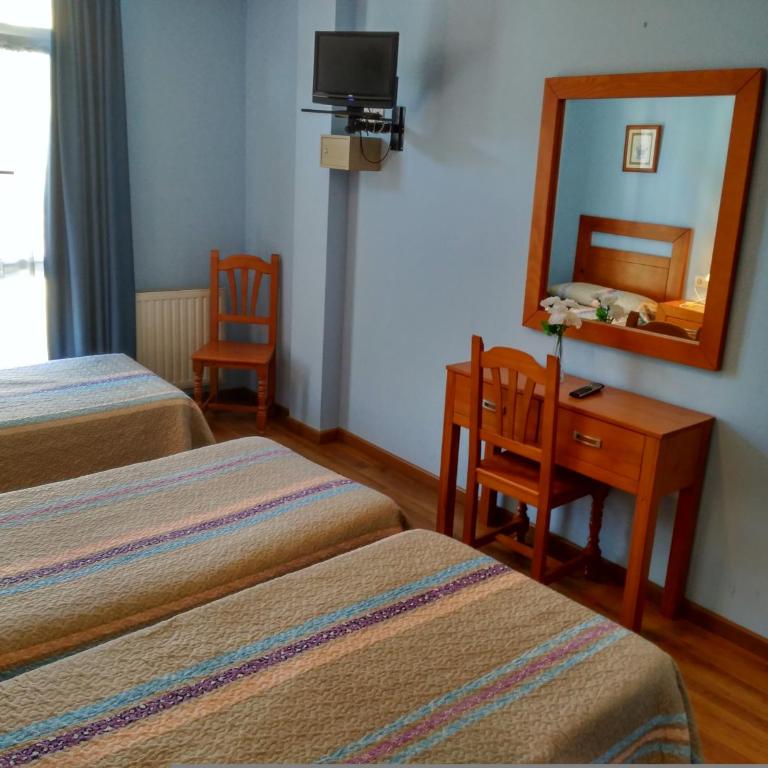Hotel Águila Real - Habitación Doble con cama supletoria - 1 o 2 camas - 4