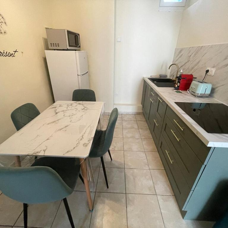 Bleu du Sud Clim 4 personnes Beziers Centre IUT - Appartement 1 Chambre - 3