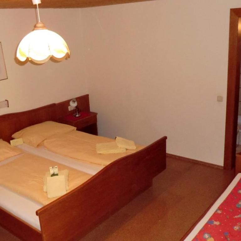 Erlebnisbauernhof Urak - Dreibettzimmer mit Balkon - 2