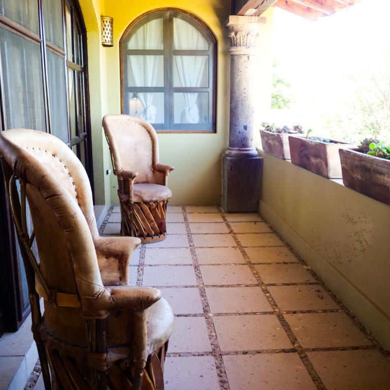 Casa ELM in San Miguel de Allende - King Suite with Balcony - 1