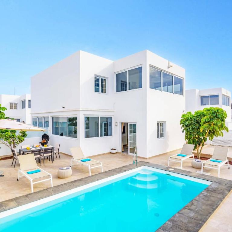 Villa Amaia by Villa Plus - Villa - 1