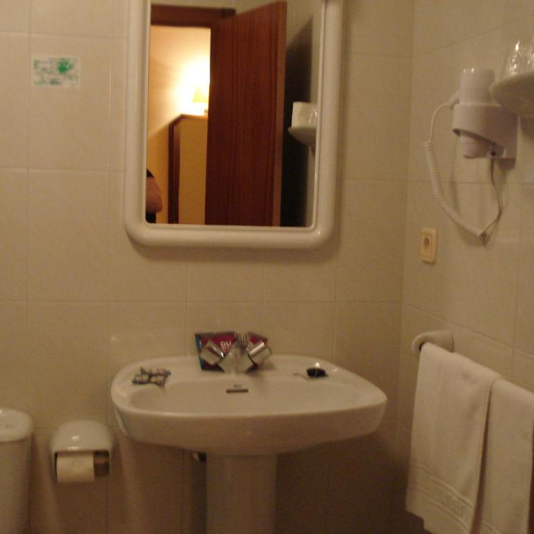 Hotel Siroco Portonovo - Interior triple room (2 adults + 1 child) - 4