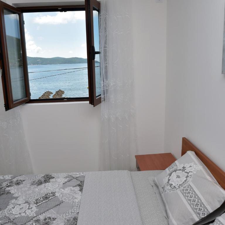 Apartmani Centar Igalo - Apartment with Sea View and Balcony A4 - 5