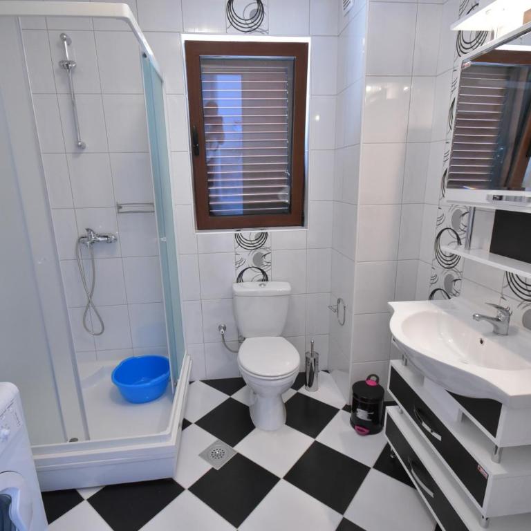 Apartmani Centar Igalo - Apartment with Sea View and Balcony A4 - 6