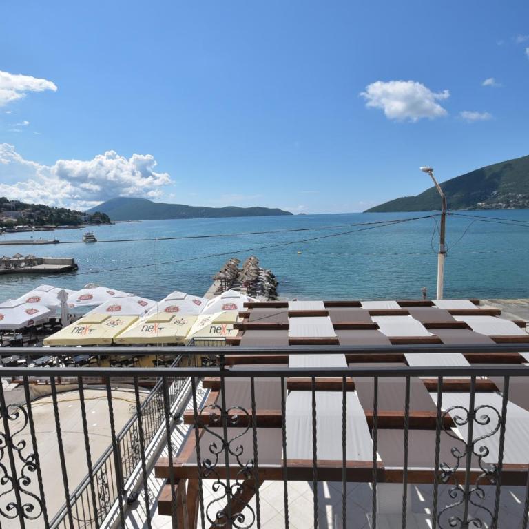 Apartmani Centar Igalo - Apartment with Sea View and Balcony A4 - 12