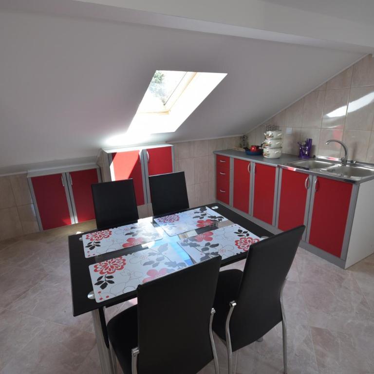 Apartmani Centar Igalo - Apartment with Sea View - Attic A5 - 8