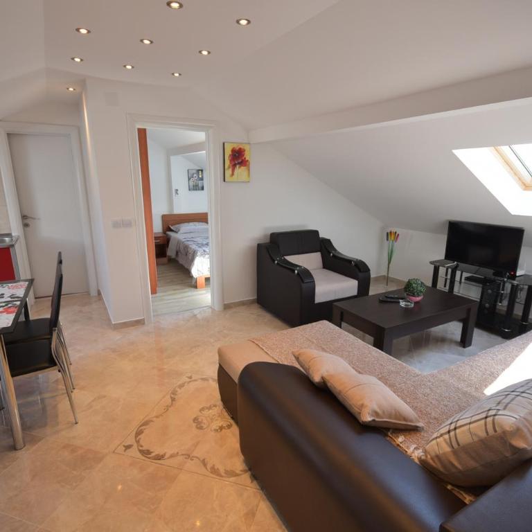 Apartmani Centar Igalo - Apartment with Sea View - Attic A5 - 10