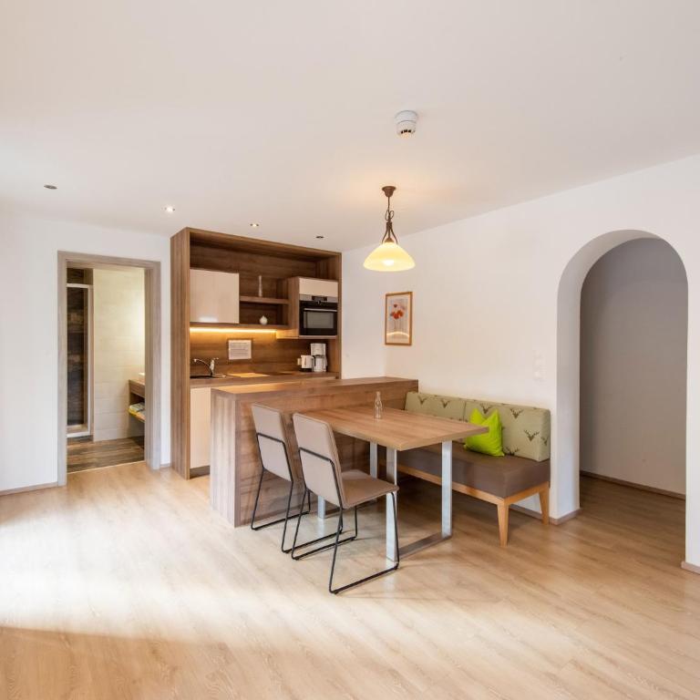 Lovely Apartment with Sauna, Ski Storage, Pool, Terrace - Appartement 1 Chambre - 4