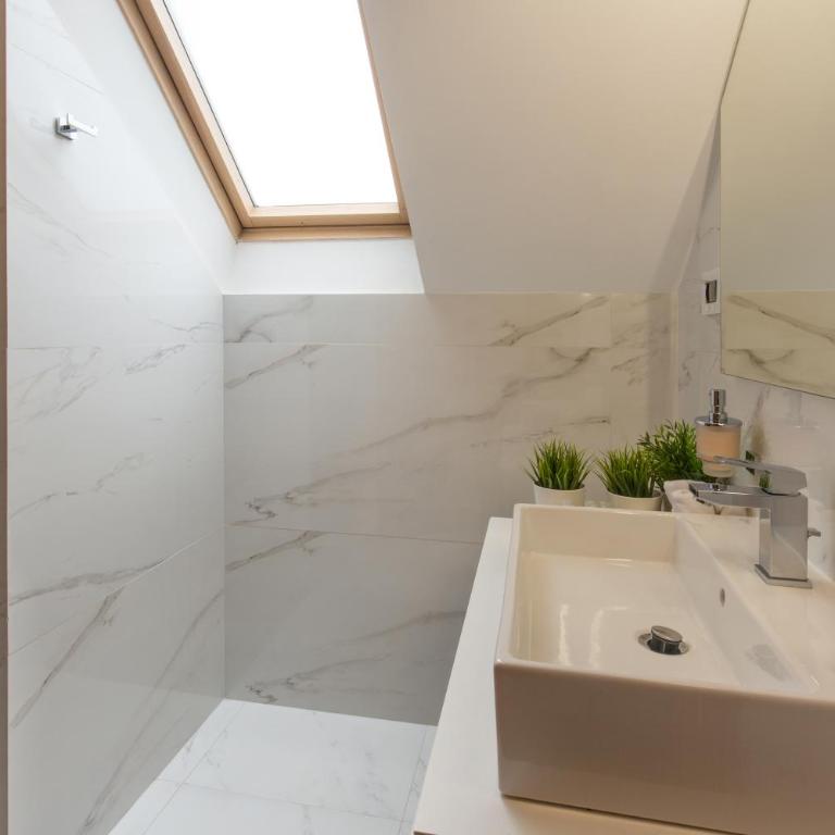 Public House Hotel - Apartman sa 2 Spavaće Sobe i Besplatnim Parkingom - 6