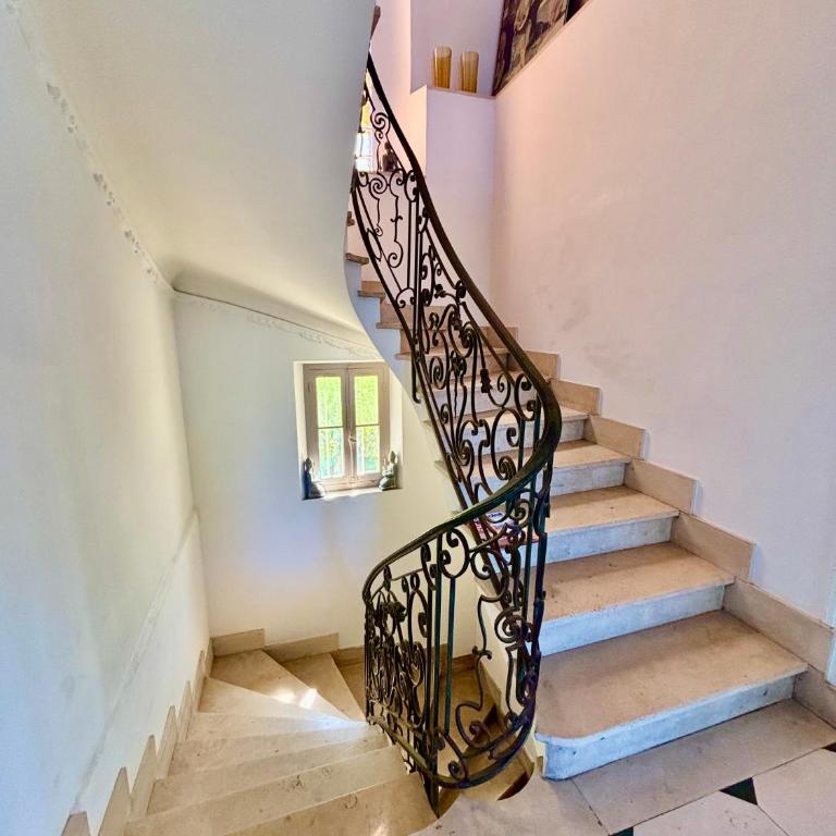 Villa Tricia Cannes - Chambre Lits Jumeaux Standard avec Salle de Bains Commune - Vue sur Jardin - 16