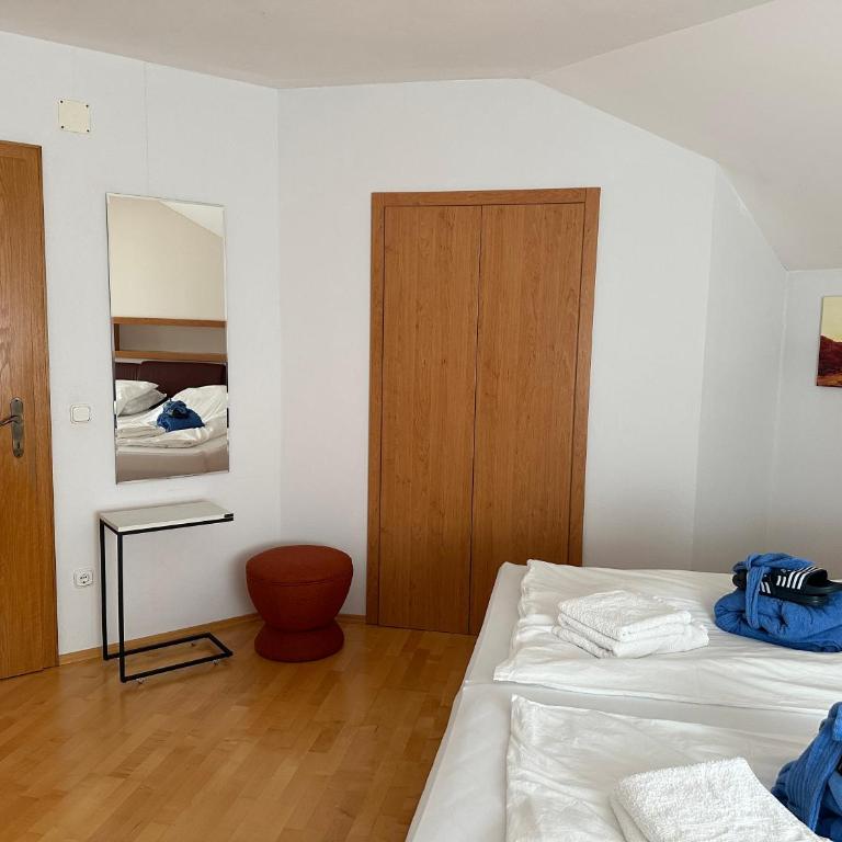 Villa Racing - Privatzimmer in Spielberg - Chambre Double avec Balcon - 3